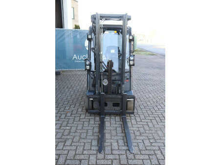 Elektryczne 4-kołowe 2018  Linde E16P-02 (8)