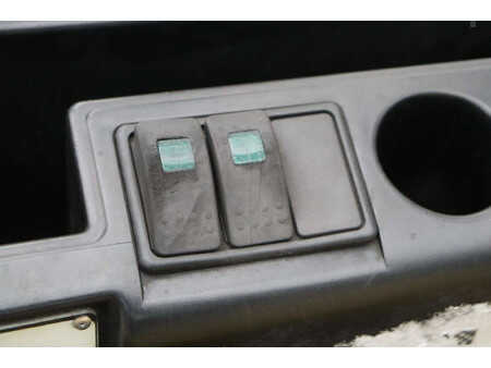 Carrelli elettrici 4 ruote 2018  Hyster J3.0XN (26)