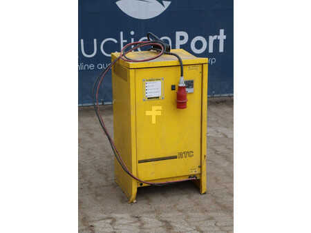 Carrelli elettrici 4 ruote 2018  Hyster J3.0XN (35)