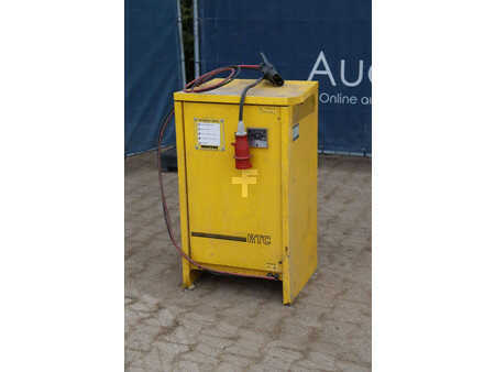 Carrelli elettrici 4 ruote 2018  Hyster J3.0XN (36)