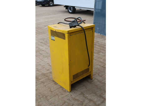 Carrelli elettrici 4 ruote 2018  Hyster J3.0XN (37)