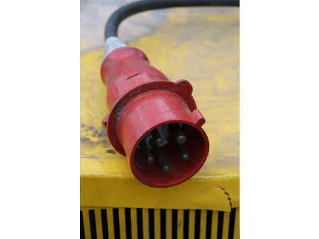 Carrelli elettrici 4 ruote 2018  Hyster J3.0XN (40)