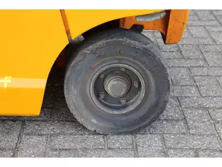 Elektrisk- 4 hjul 2002  Still R 60-30 (16)