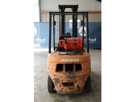 Carrelli elevatori GPL 2009  Doosan G25G-5 (5)