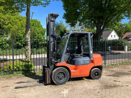 Diesel heftrucks 2001  Toyota 02-7FDF30 (1)