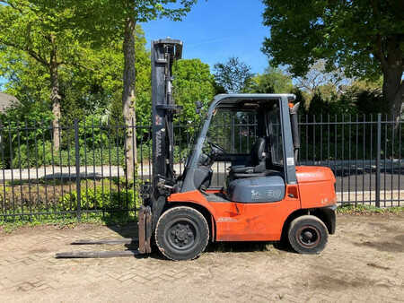 Diesel heftrucks 2001  Toyota 02-7FDF30 (2)