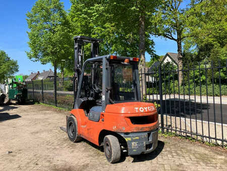 Diesel heftrucks 2001  Toyota 02-7FDF30 (3)