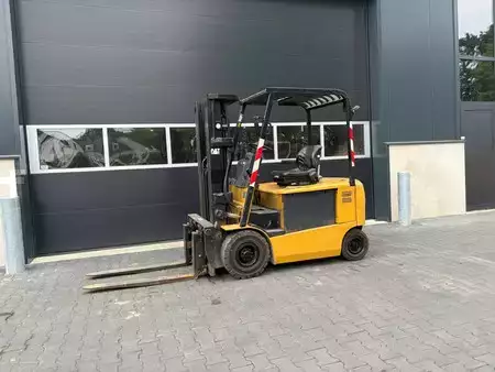 Elektro 4 Rad 1997  CAT Lift Trucks EP25K (1)