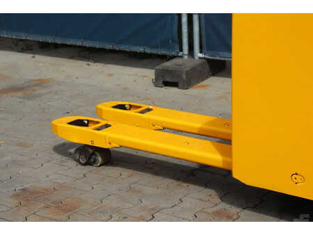 Electric Pallet Trucks 2005  Jungheinrich EJC 110 (16)