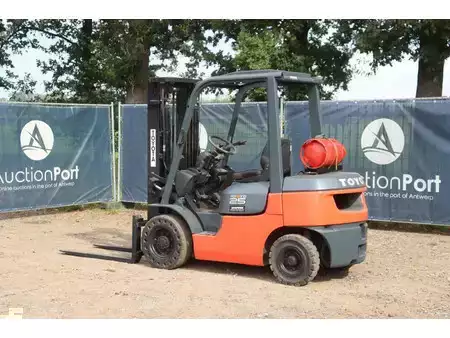 Gas truck 2003  Toyota 42-7FGF25 (3)