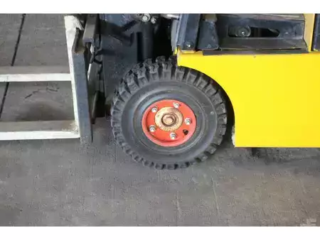 Elektro čtyřkolový VZV 2006  Yale ERP18ATF (13)