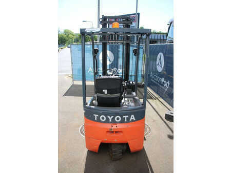 Eléctrico - 4 rodas 2011  Toyota 7FBEST15 (4)