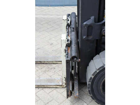 Carrelli elevatori diesel 1996  Yale GDP30TP (13)