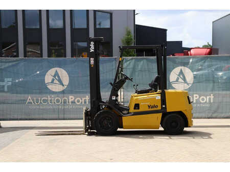Carrelli elevatori diesel 1996  Yale GDP30TP (2)