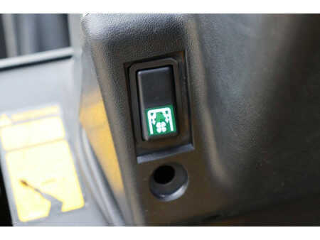 Carrelli elevatori diesel 1996  Yale GDP30TP (29)