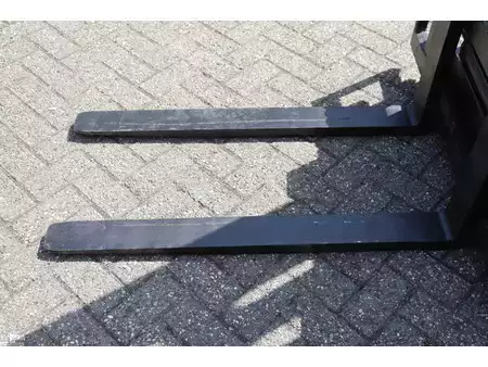 LPG heftrucks 1994  Clark GPM-20S (10)