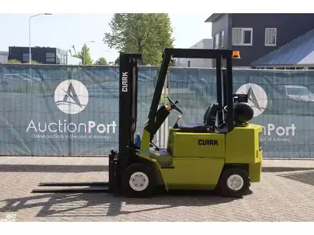 LPG heftrucks 1994  Clark GPM-20S (2)