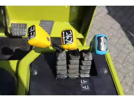 LPG heftrucks 1994  Clark GPM-20S (28)