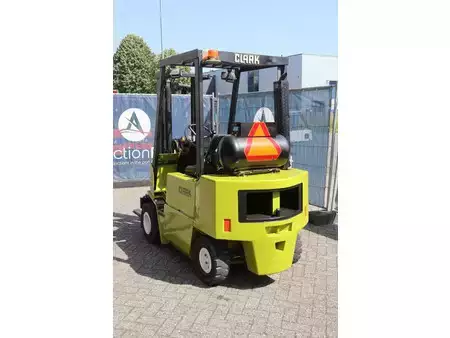 LPG heftrucks 1994  Clark GPM-20S (4)