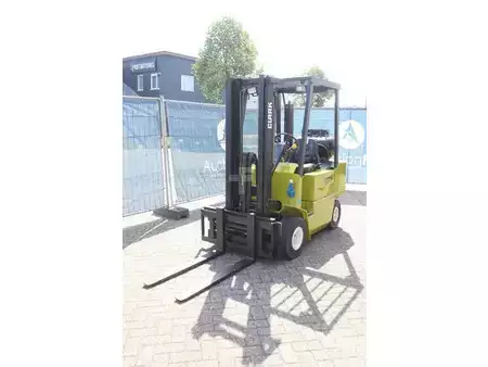 LPG heftrucks 1994  Clark GPM-20S (8)