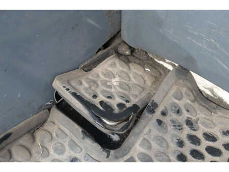 Chariots à mât rétractable - Nichiyu FBROAW20 (17)