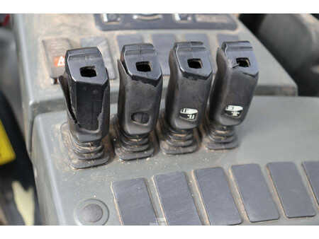 Dieseltrukki 2018  Kalmar DCG100-6 (33)