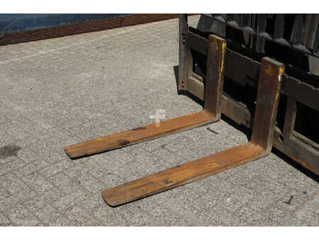 Chariots élévateurs diesel 2002  Daewoo D40S-2 (11)