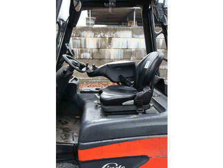 Sähkö - 4 pyör - Linde E25 (22)