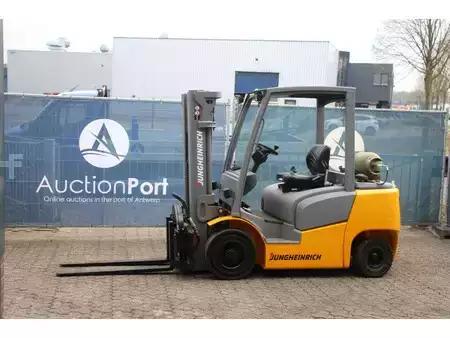 Empilhador a gás - Jungheinrich TFG 425 (1)