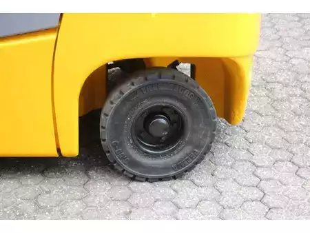 Empilhador a gás - Jungheinrich TFG 425 (15)