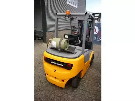 Empilhador a gás - Jungheinrich TFG 425 (5)