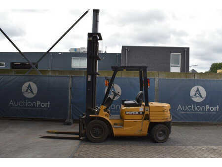 Diesel Forklifts 1997  CAT DP30 (2)