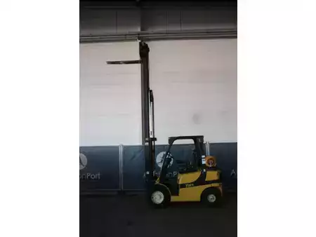 LPG heftrucks 2017  Yale GLP25VX (30)