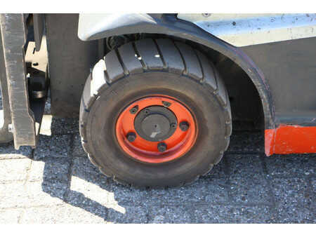 Elektryczne 4-kołowe 2020  Linde E16L-02 (15)