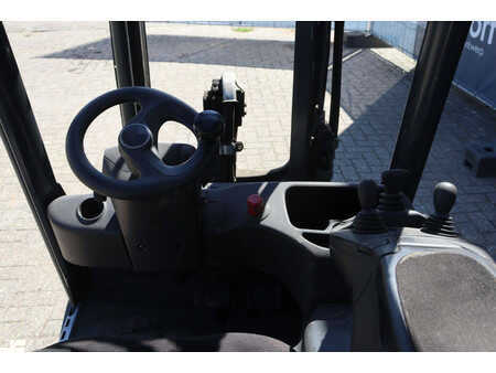 Elektryczne 4-kołowe 2020  Linde E16L-02 (20)