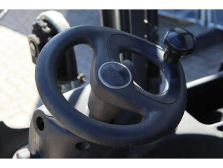 Elektryczne 4-kołowe 2020  Linde E16L-02 (25)