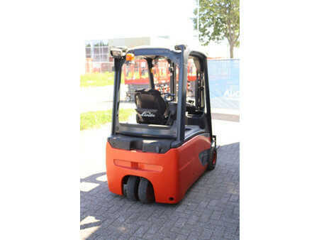 Elektryczne 4-kołowe 2020  Linde E16L-02 (6)