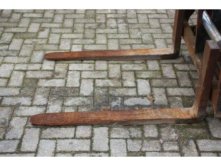 Teleskopstapler-Starr 2006  Manitou MLT 627 T (11)