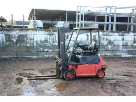 Carrelli elettrici 4 ruote 2004  Linde E20P-02 (1)