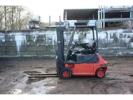 Carrelli elettrici 4 ruote 2004  Linde E20P-02 (3)