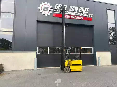 4-wiel elektrische heftrucks 2011  Yale ERP15 (15)