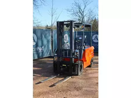 Sähkö - 4 pyör 2025  Machpro MP-E2.5 (9)