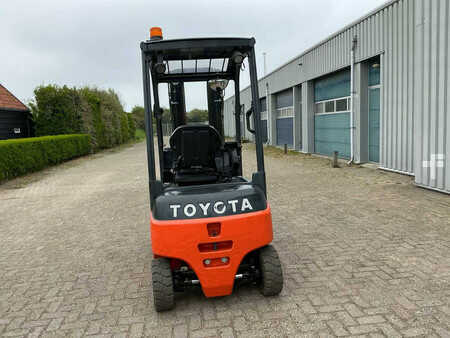 El Truck - 4-hjul 2017  Toyota 8FBM16T (13)