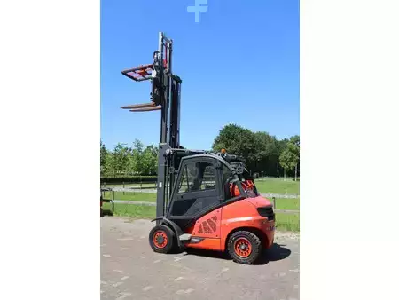 Gázüzemű targoncák 2019  Linde H40T-02 (39)