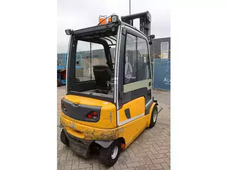 Chariots électriques à 4 roues - Jungheinrich EFG430 (6)