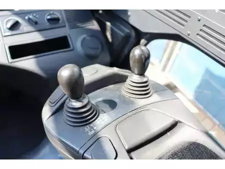 Carrelli elettrici 4 ruote 2018  Linde E20 (24)