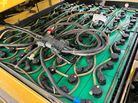 Chariots électriques à 4 roues 1999  Yale ERP30ALF (14)