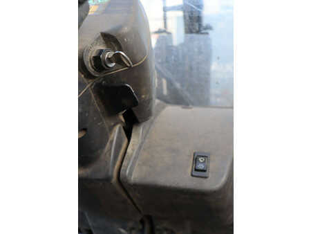 Carrelli elettrici 4 ruote 2008  Toyota 7FBMF30 (29)