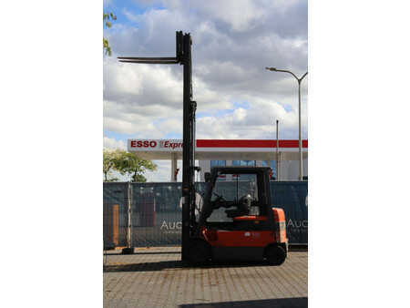 Carrelli elettrici 4 ruote 2008  Toyota 7FBMF30 (36)