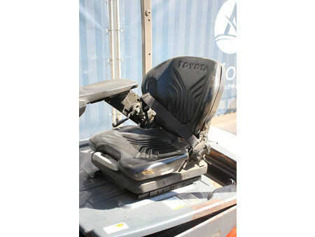 Elektro čtyřkolový VZV 2018  Toyota 8FBEK18T (25)